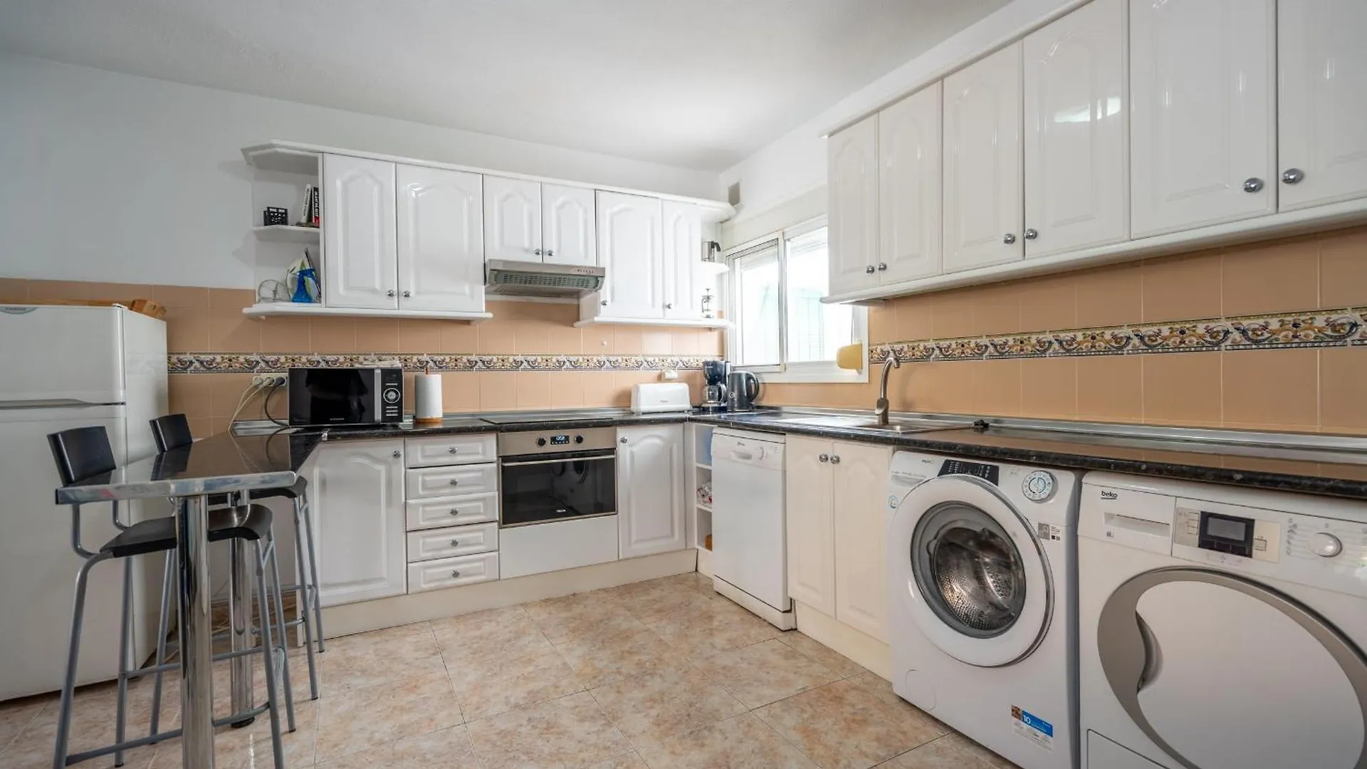 Condo 50M From Los Boliches Beach In פואנגירולה דירה